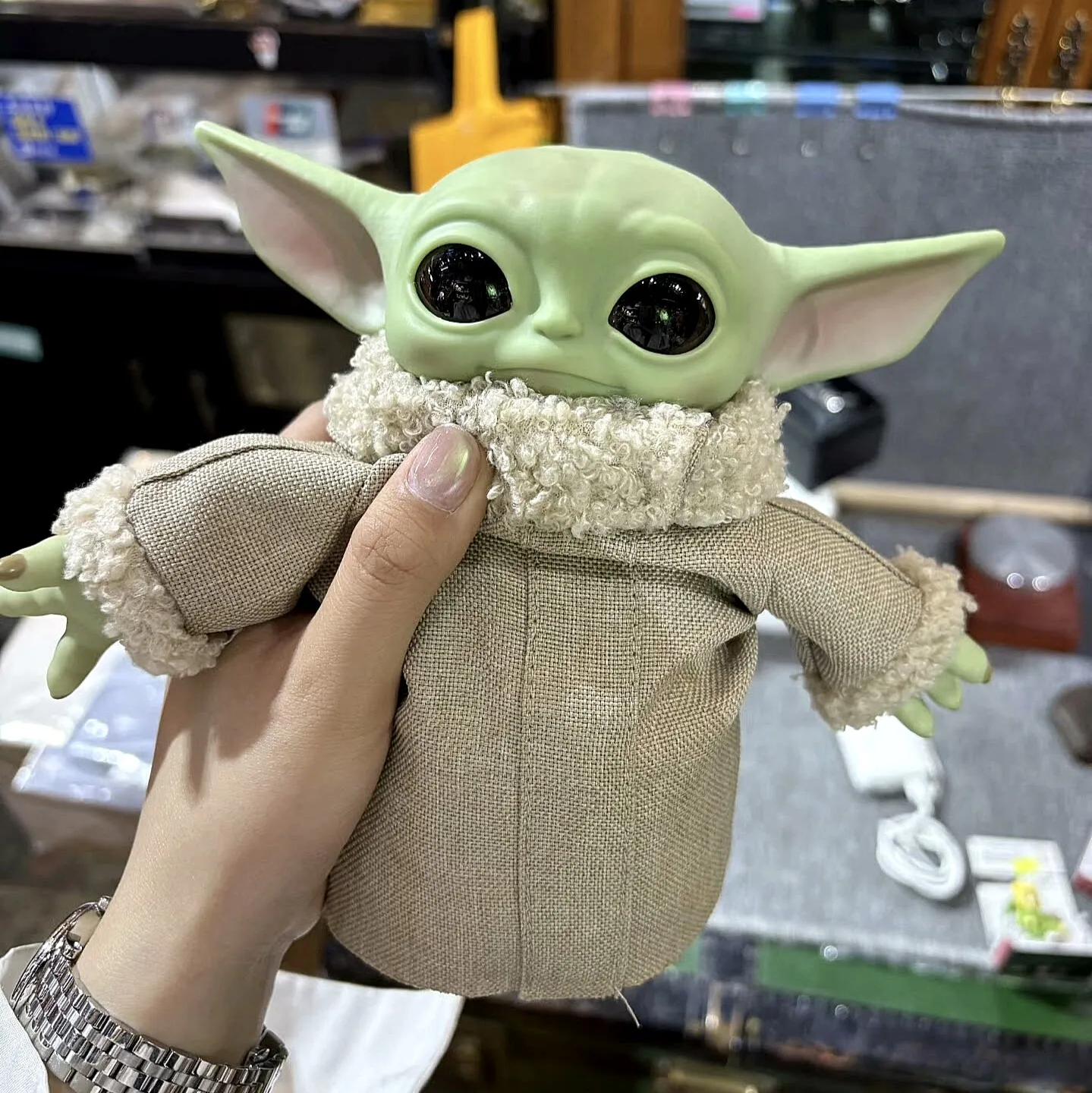 Figura de acción de Star Wars Yoda Baby Grogu de 17CM y 28cm, modelo de peluche bonito en stock, regalo de cumpleaños para niños, muñeco coleccionable de The Mandalorian