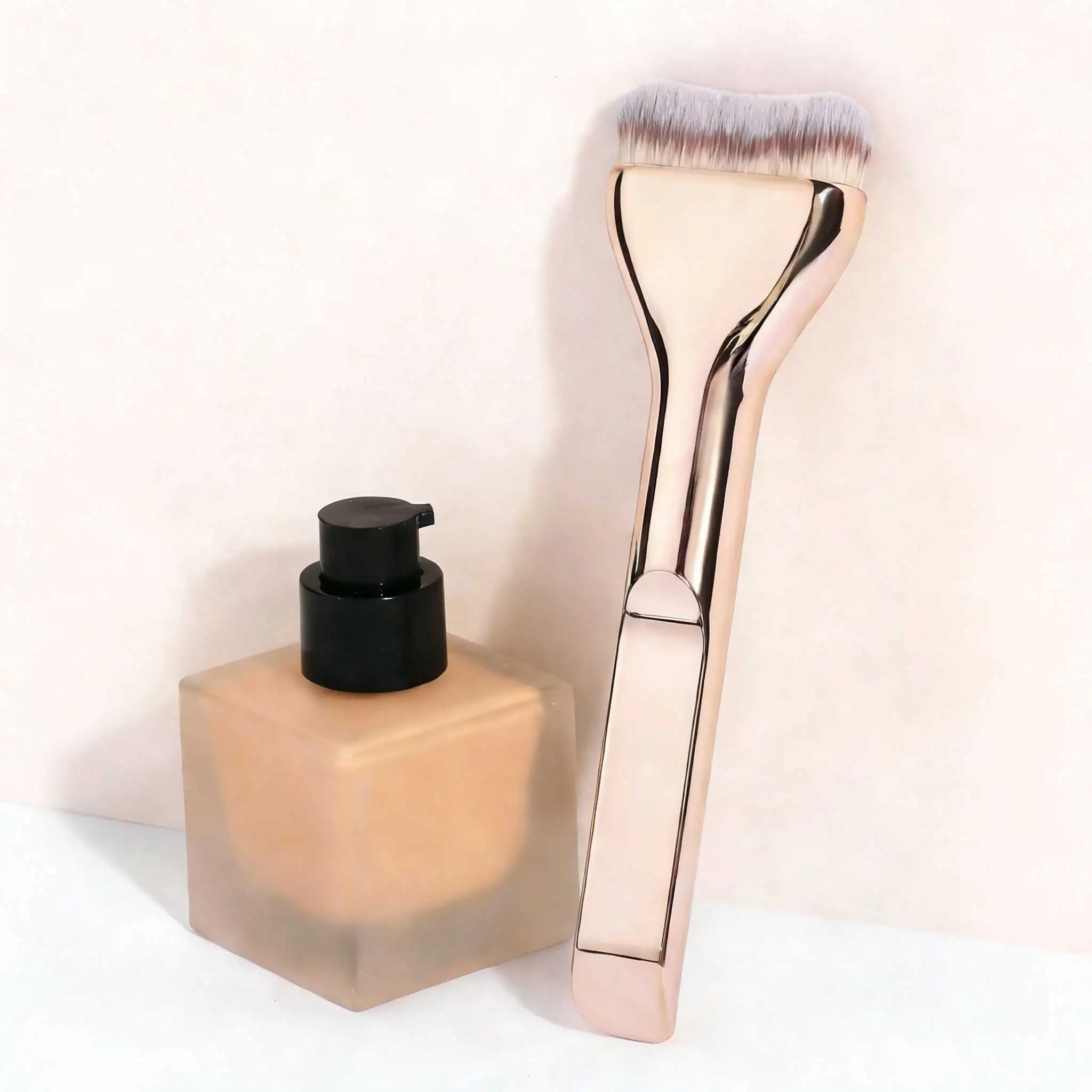 1 szt. Delikatny dla skóry, ultra miękki pędzel do makijażu, profesjonalny pędzel kosmetyczny podróżny, pędzel do podkładu, pędzel do twarzy, pędzel do pudru, pędzel do korektora