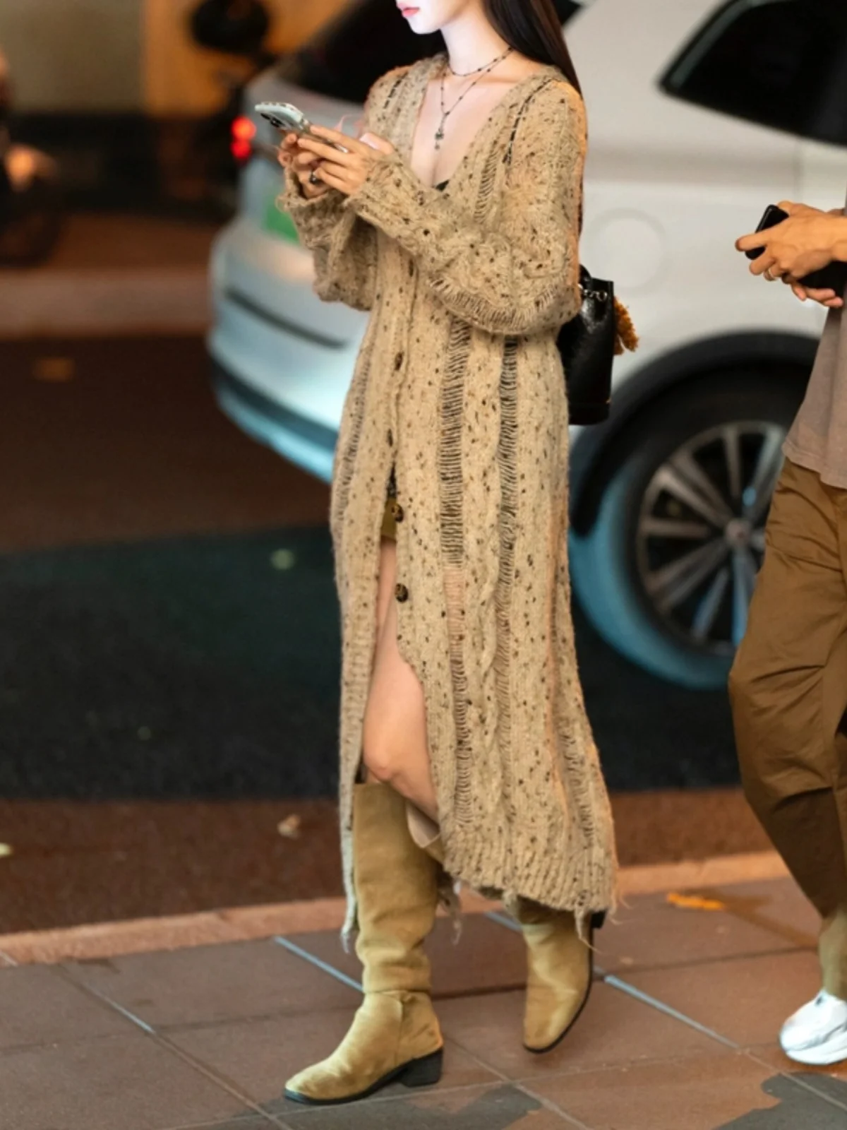 

Осенне-зимний женский вязаный свитер-кардиган оверсайз с V-образным вырезом, длинными рукавами и узором «косы», в уличном стиле