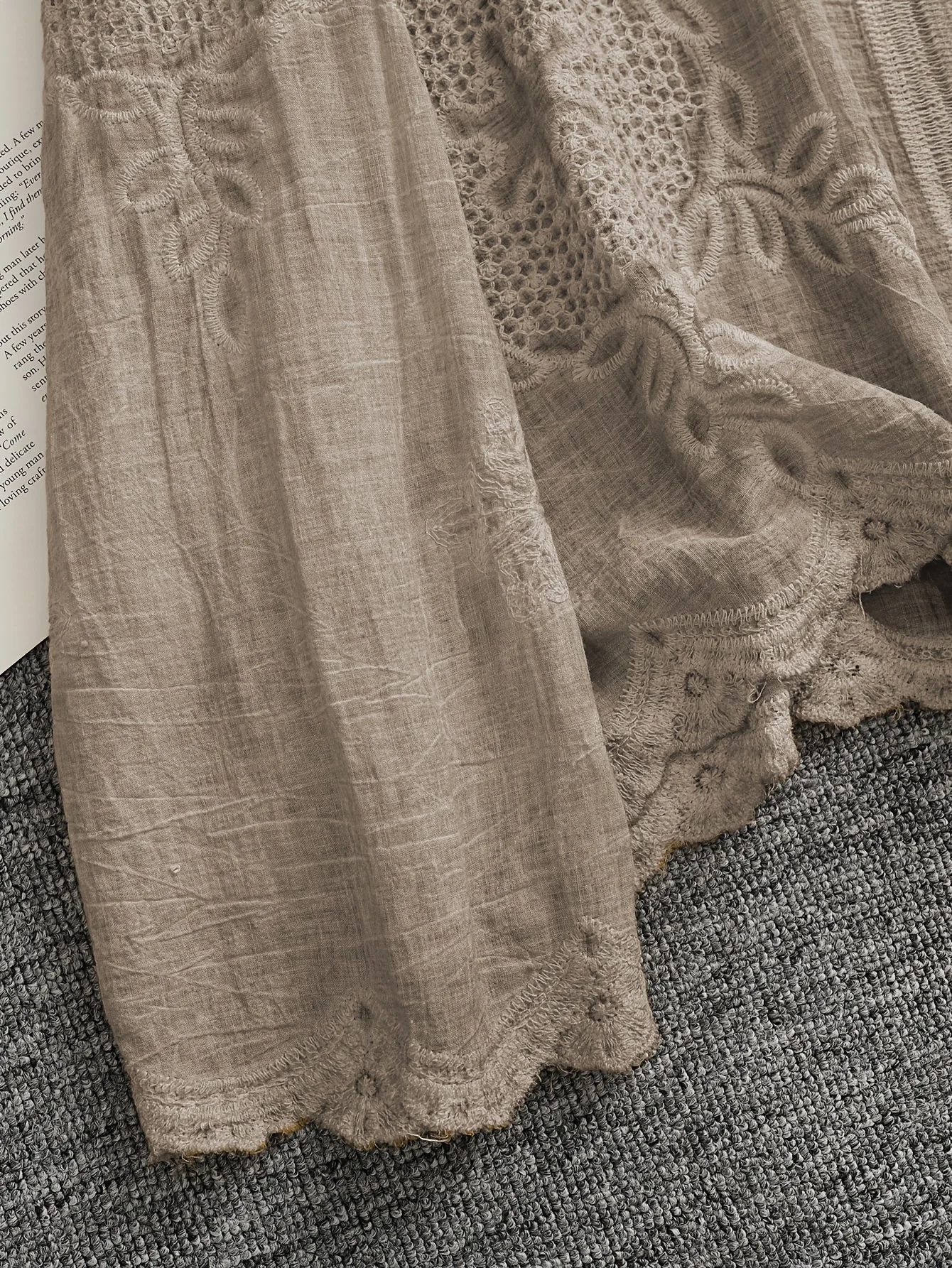 Hooded Long-Sleeved Lightweight Cardigan with Embroidered Flowers and Front Buttons, New Style Shirt