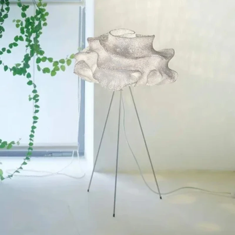 Minimalist Stainless steel Cloud Shaped Creative  led Floor lamp lustre openwork decoration Ceiling for Bedside Next to the sofa