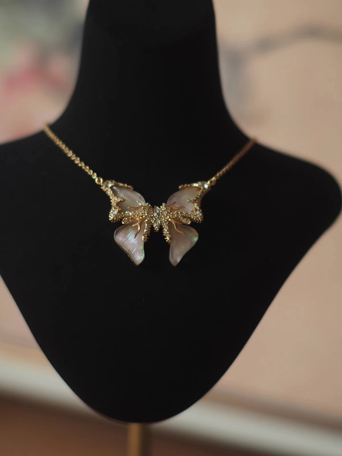 Vintage Victorian Era 14K Gold Filled White Shell Opal Full Diamond Butterfly Pendant Chic Stainless Steel Butterfly Necklace