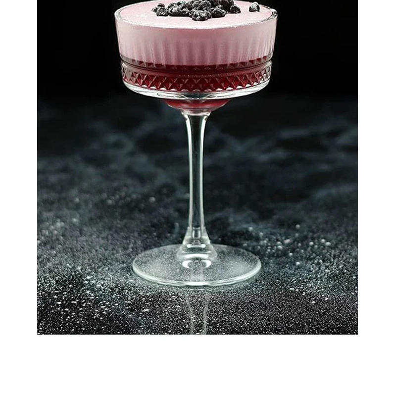 Creative Individually Trendy Cocktail Glass Triangle High Footed Bar Foreign Liquor Cup Martini Glass for Parties And Entertaini
