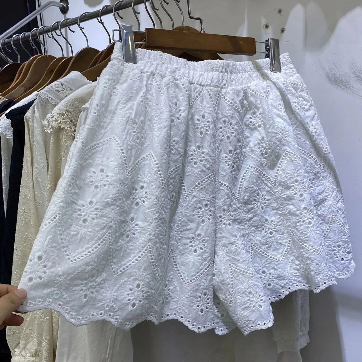 plus Size Lace Hollow out ort Pants Skirt Women's Loose Elastic Waist Hot Pants Casual Pants Korean Sle Commute Wind