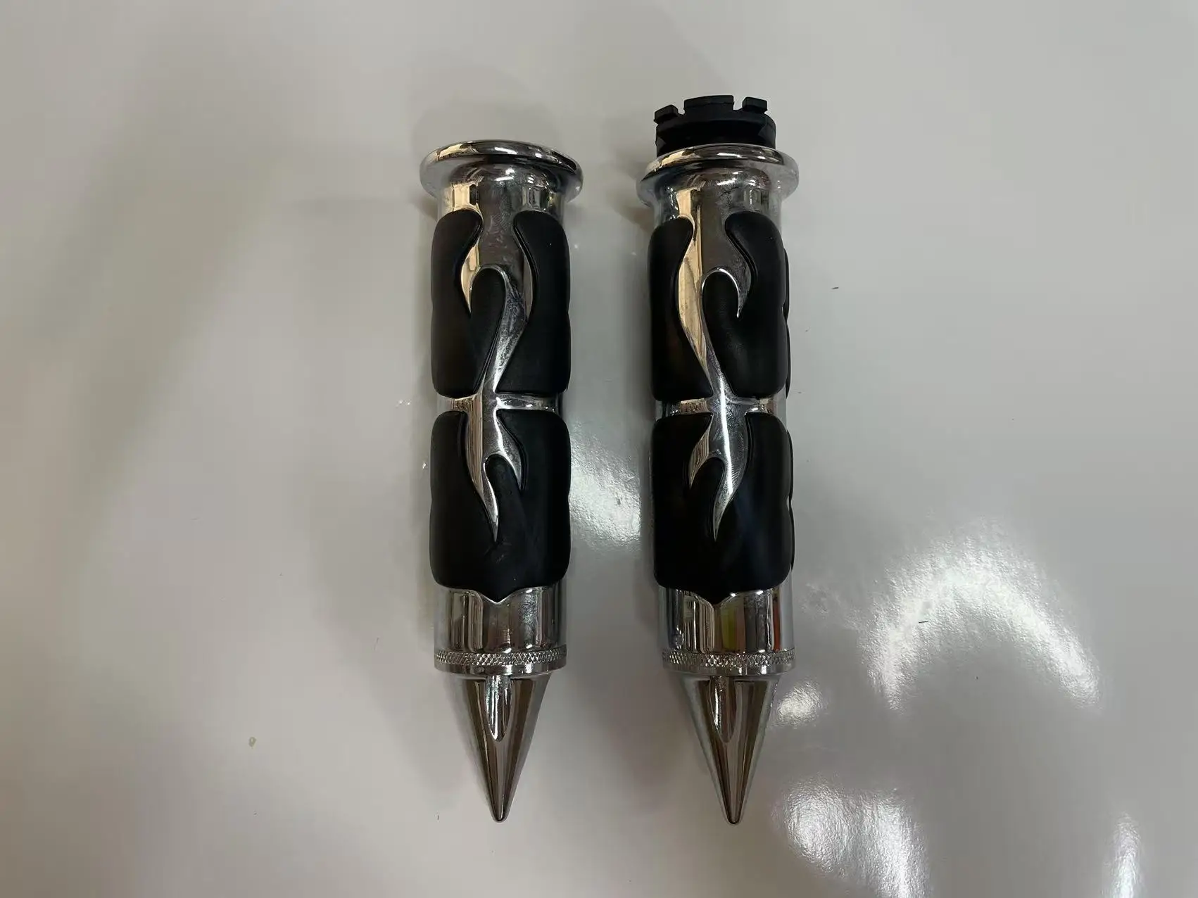

Motorcycle 1" 25mm Skull Rubber Slip Handlebar Hand Grips For Harley Honda Kawasaki Suzuki Yamaha Bikes Cruiser Chopper Custom