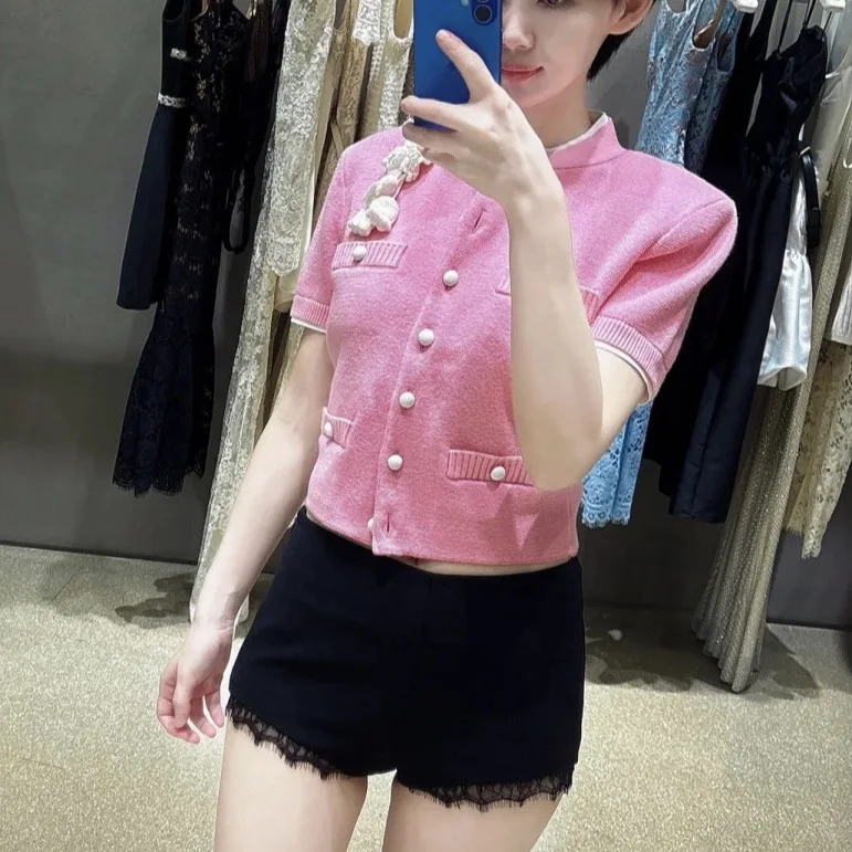 Cardigan da donna a maniche corte lavorato a maglia rosa con decorazione floreale, top da donna elegante