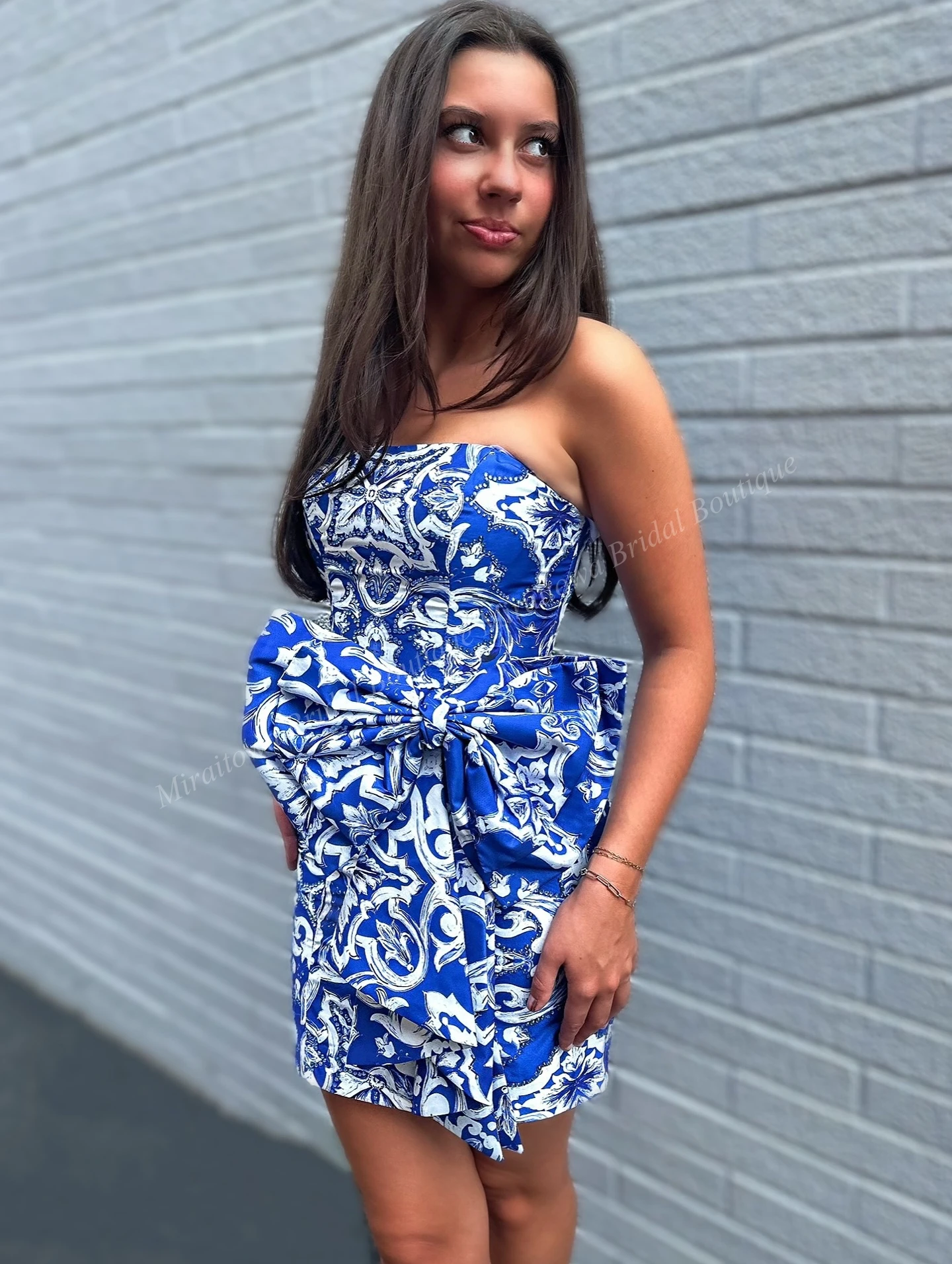 Robe de soirée cocktail imprimée blanche et bleue, avec gros nœud, douce 16, semi-formelle, robe de remise de diplôme Hoco, spectacle junior, entretien, vacances
