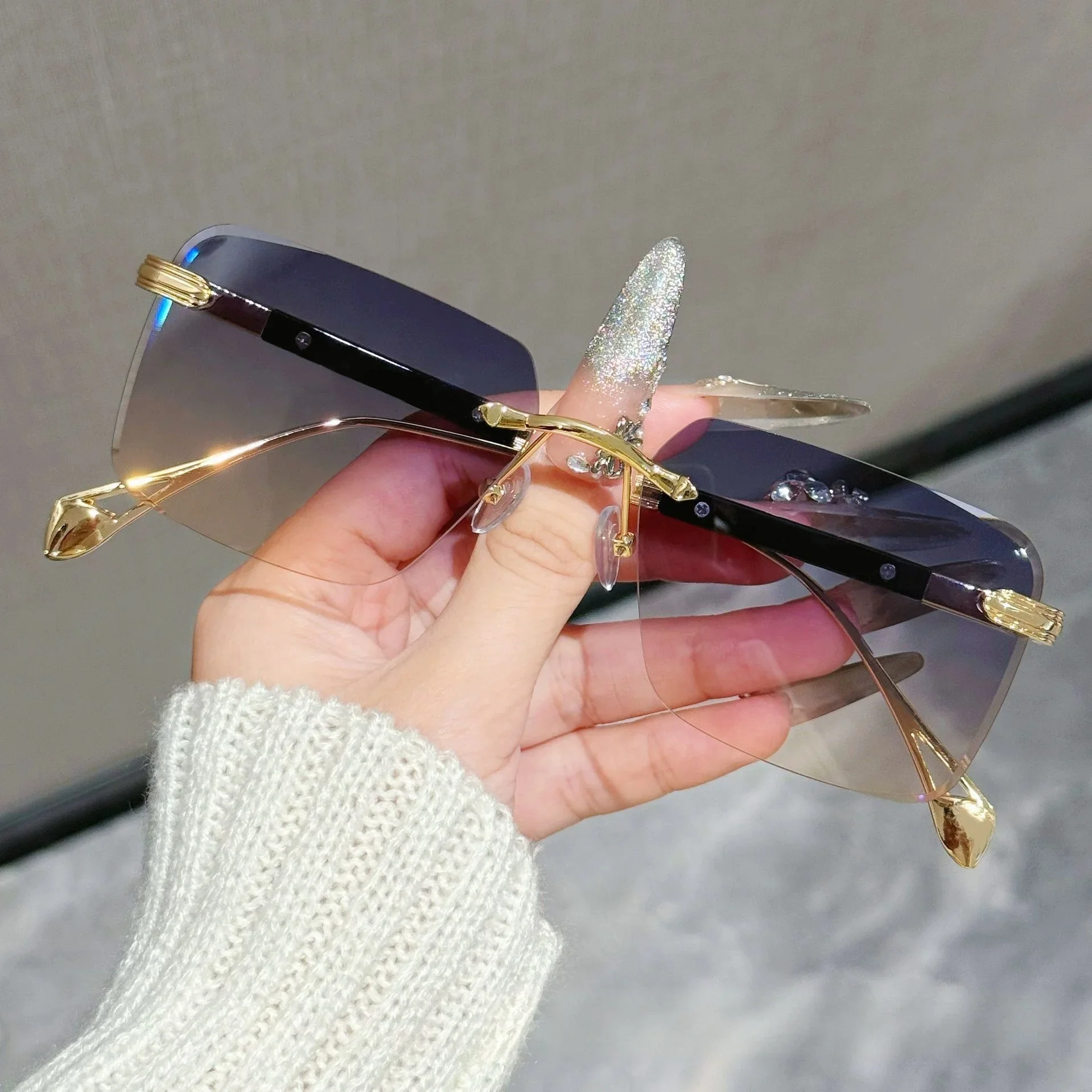 

High quality frameless luxury sunglasses for men 2820