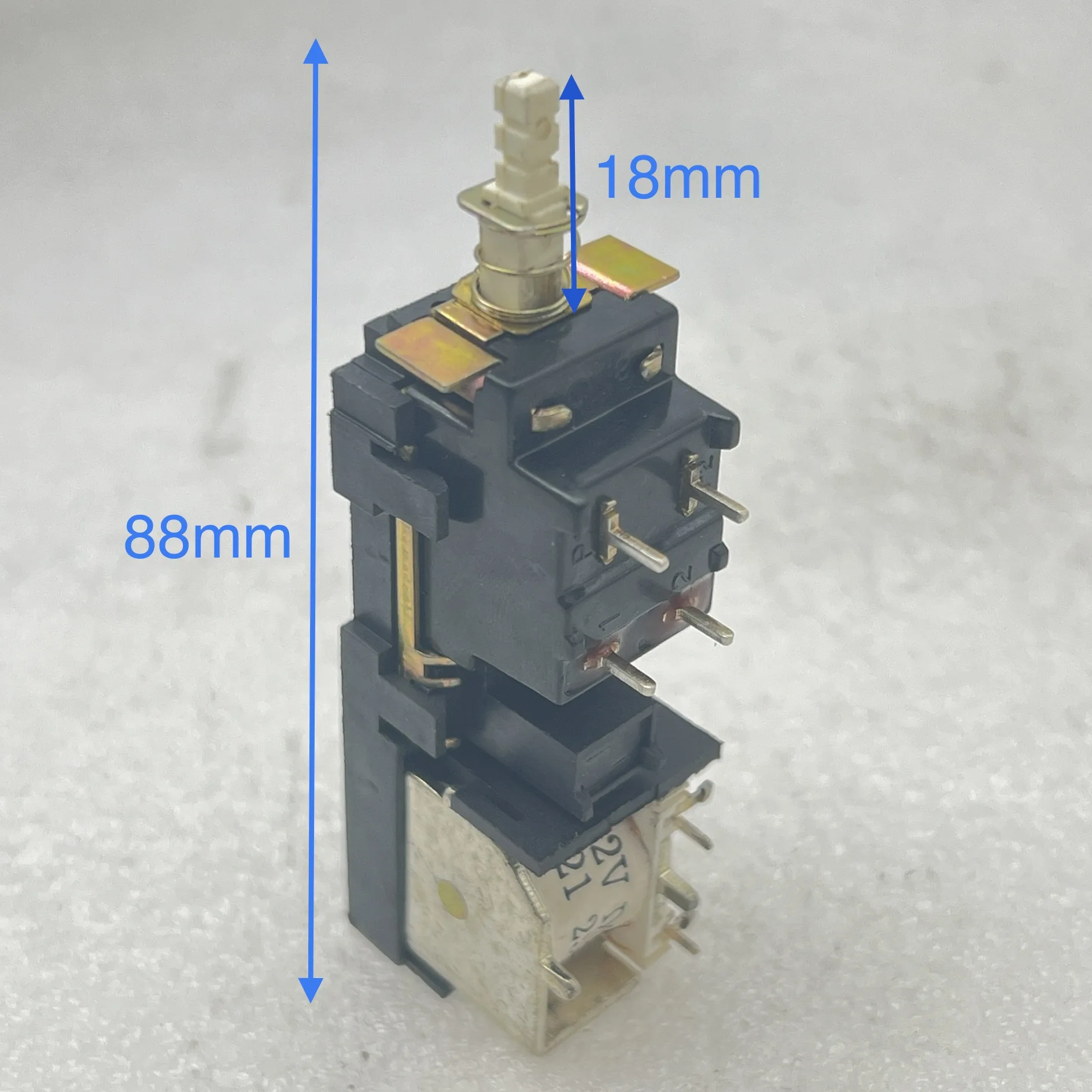 1 PCS KDC-A04YJ power switch with relay 6A-80A-250V - relay 12V Press switch 4 pins