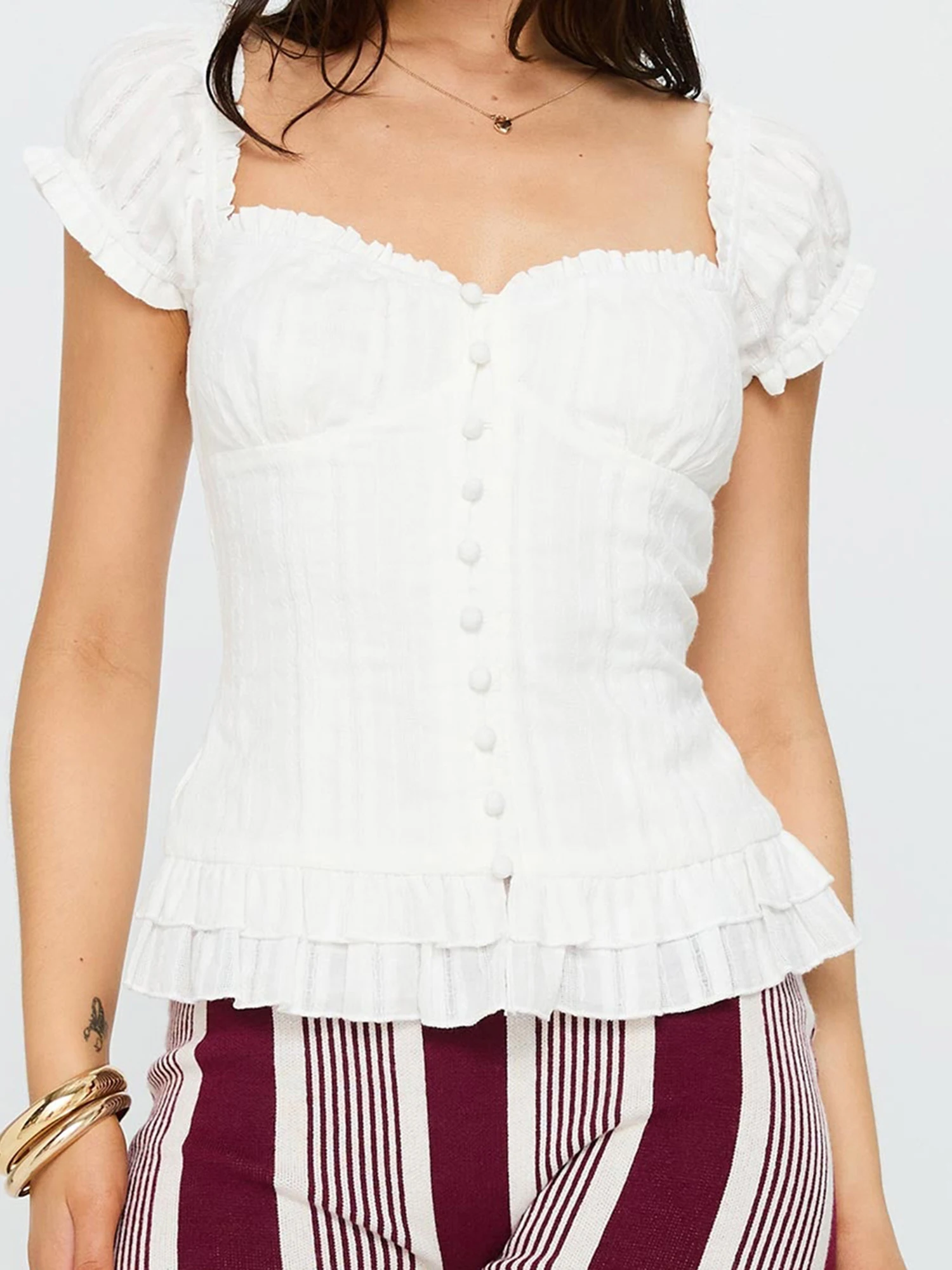 Elegante zomerblouses voor dames met button-down voorkant en ruches aan de voorkant met hartvormige halslijn en bubbelmouwen