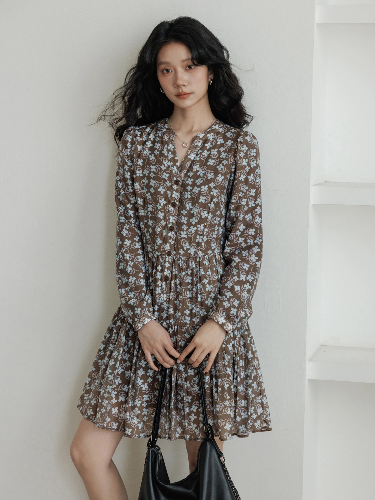 

Spring Season V-Ne Long Sve Silk Waist Cinched Dr Women's 2026 New Sle Preppy Gentle Vaion ort Skirt