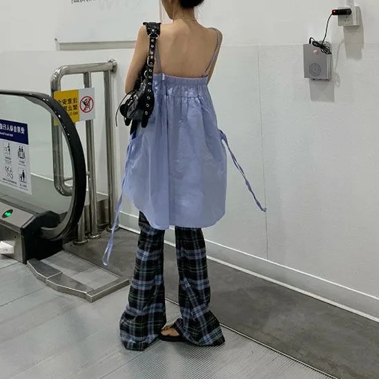 Blaues Träger-Tanktop für Damen, 2025, Sommer, neues Design, Sensation, süßer und würziger Stil, rückenfrei, lockeres und schmales Kleid