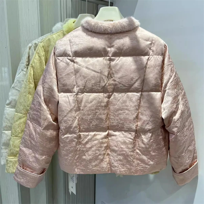 Jaket Musim Dingin 2025 Wanita Kerah Bulat Model Sambung Bulu Imitasi Pendek Tebal Hangat Gaya Cina Bordir Pelangsing Pakaian Luar