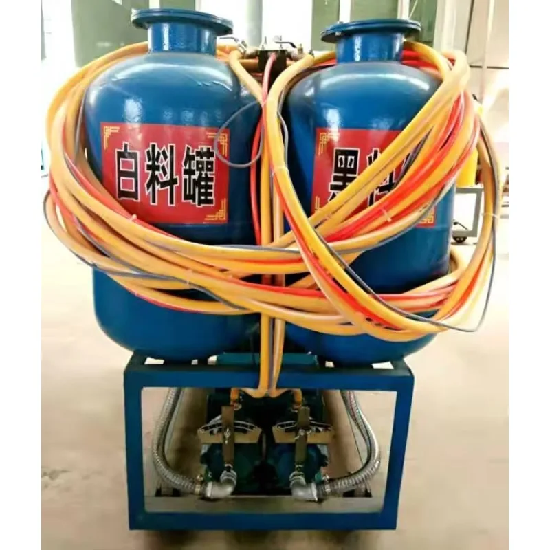 Wysokiej jakości maszyna do natryskiwania pianki PU Mała maszyna do pianki PU niskociśnieniowej Wielofunkcyjna maszyna do pianowania poliuretanu niskociśnieniowego