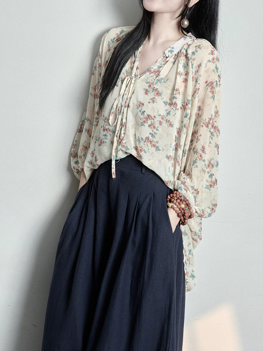 

Женская летняя блузка свободного кроя из шифона с художественным цветочным принтом, оригинальный дизайн, для повседневной носки, с длинным рукавом и V-образным вырезом