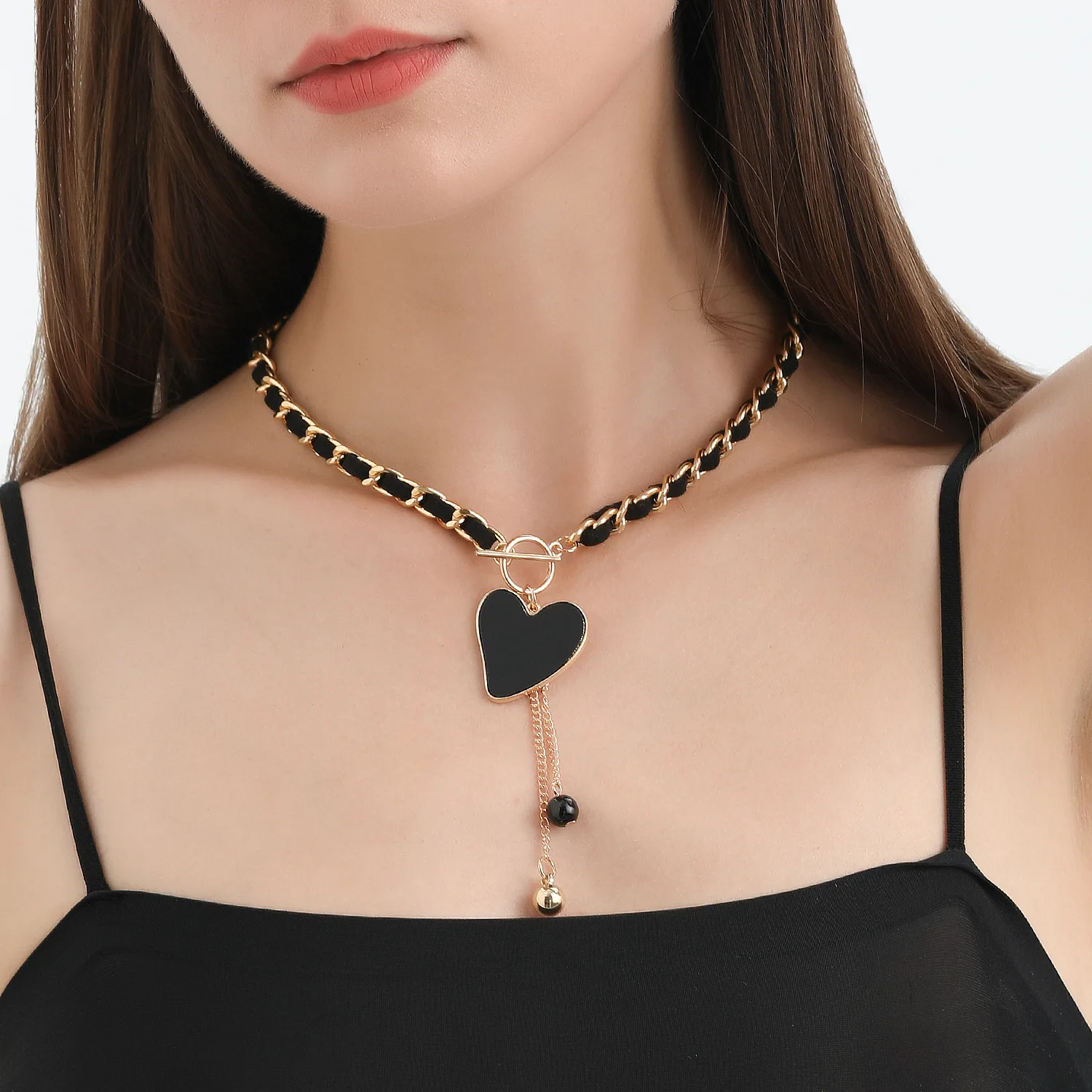 Wrapped velvet black heart-shaped mother of pearl necklace for women, cool style collarbone chain tassel necklace