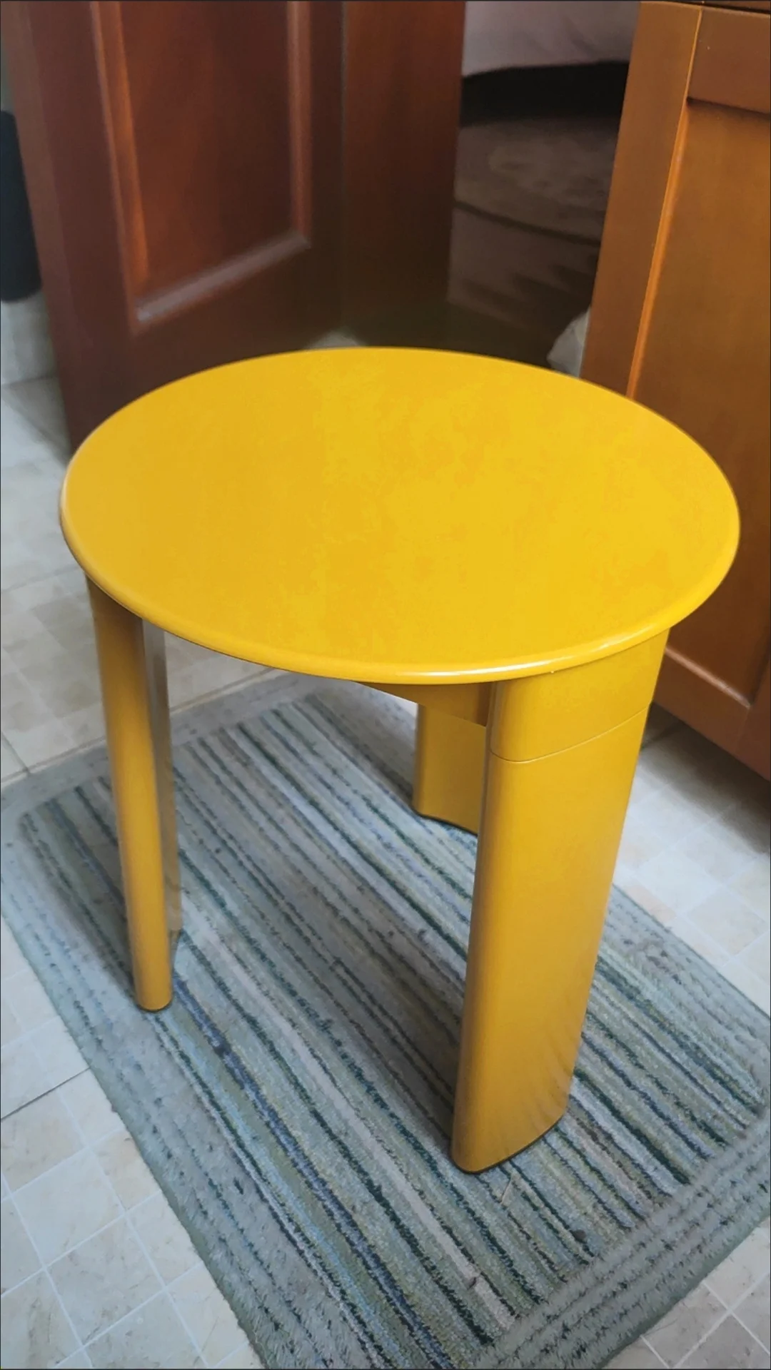 sgabello-piccolo-di-design-medievale-creativo-sgabello-basso-semplice-moderno-nordico-piccolo-sgabello-rotondo-in-plastica-scarpa-da-soggiorno-per-la-casa