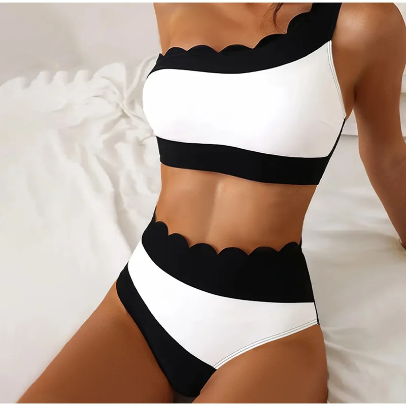 Bikini Sexy de retazos en blanco y negro para mujer, traje de baño con volantes y un hombro con realce de cintura alta, traje de baño para vacaciones