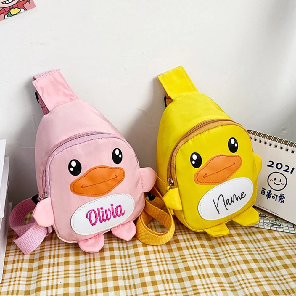 Namens anpassung neue Cartoon Ente Umhängetasche Kindergarten personal isierte Stickerei handgemachte Geschenk Baby Umhängetasche Brusttasche