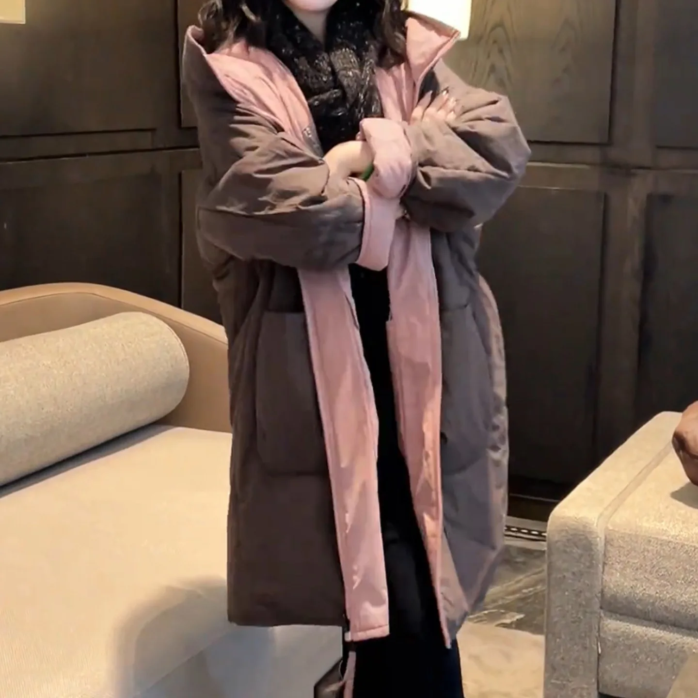 

Высококачественная двусторонняя хлопковая куртка с капюшоном для женщин: зимний стиль, повседневная и свободная модель средней длины из хлопка