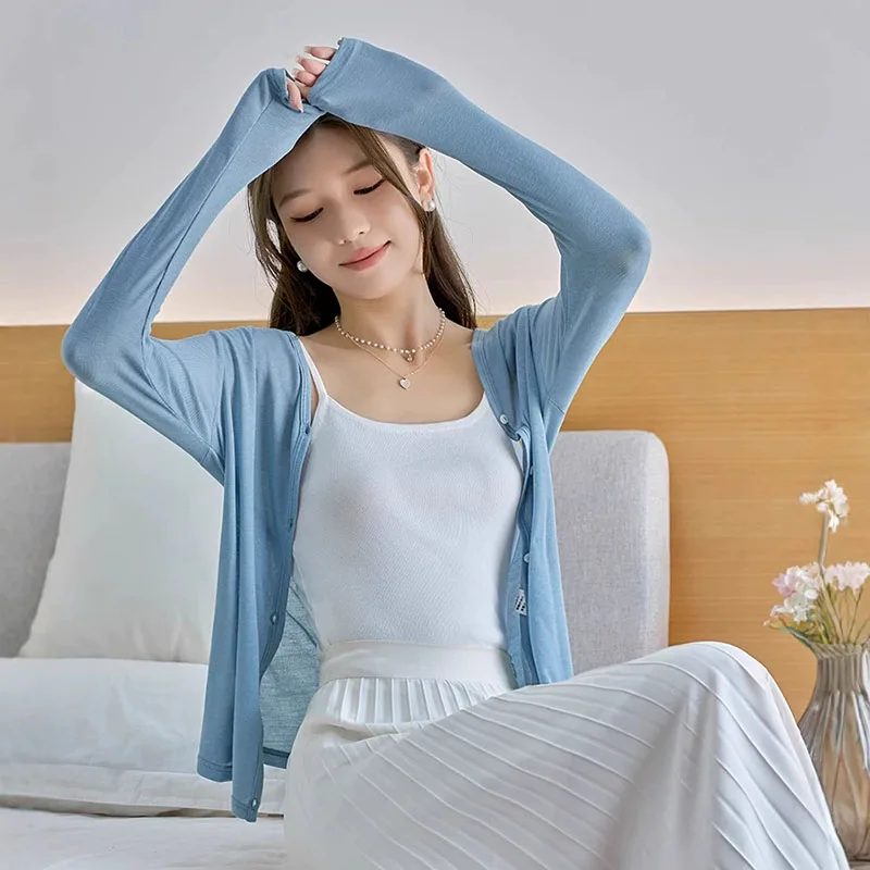 女性の薄いニットカーディガン 2025 春夏長袖日焼け防止カーディガン女性固体ボタンアップ V ネック生き抜く