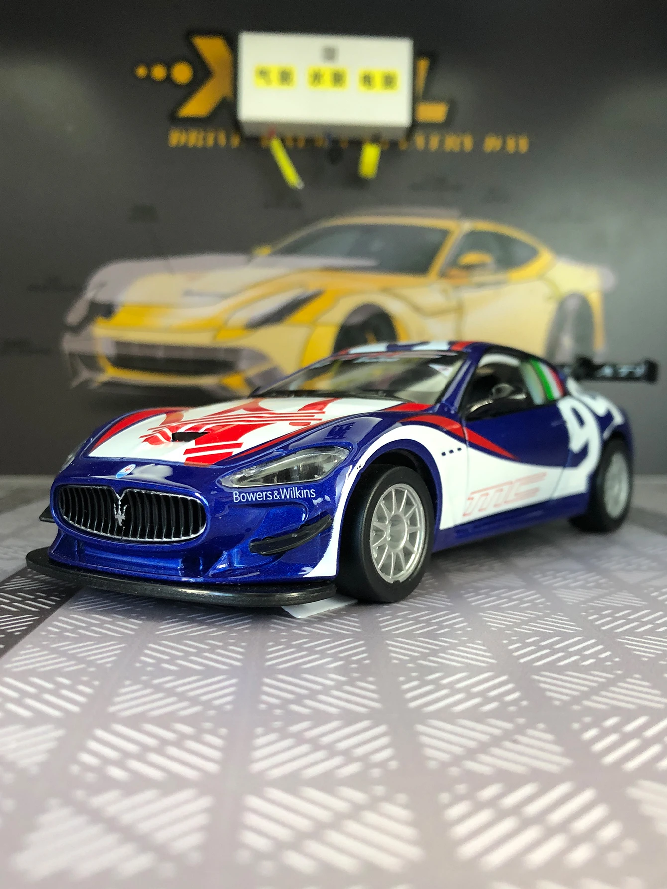 

CCA 1:32 simulation zinc alloy Maserati Gran Turismo MC GT4 model car, static ornament, metal collectible gift car