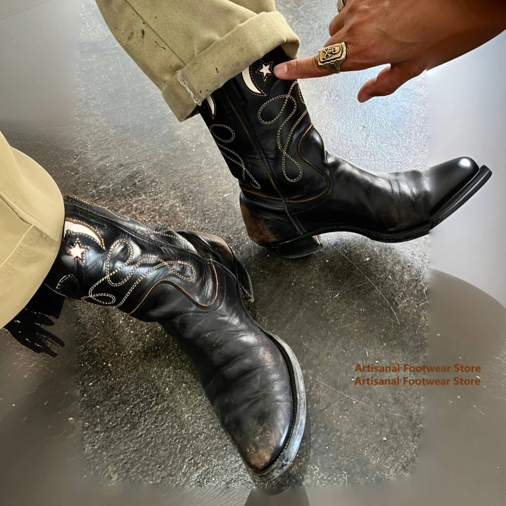 Vintage Black Embroidery Cowboy Boots Western Style Mid-Calf Boots Embroidered Detailing Classic High-Top Men's Boots