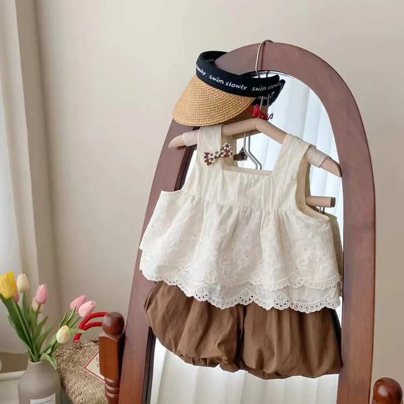 

Girls' Stylish Vest Embroidered Baby Shirt Sleeveless Top with Flower Bud Pants Two-Piece Set