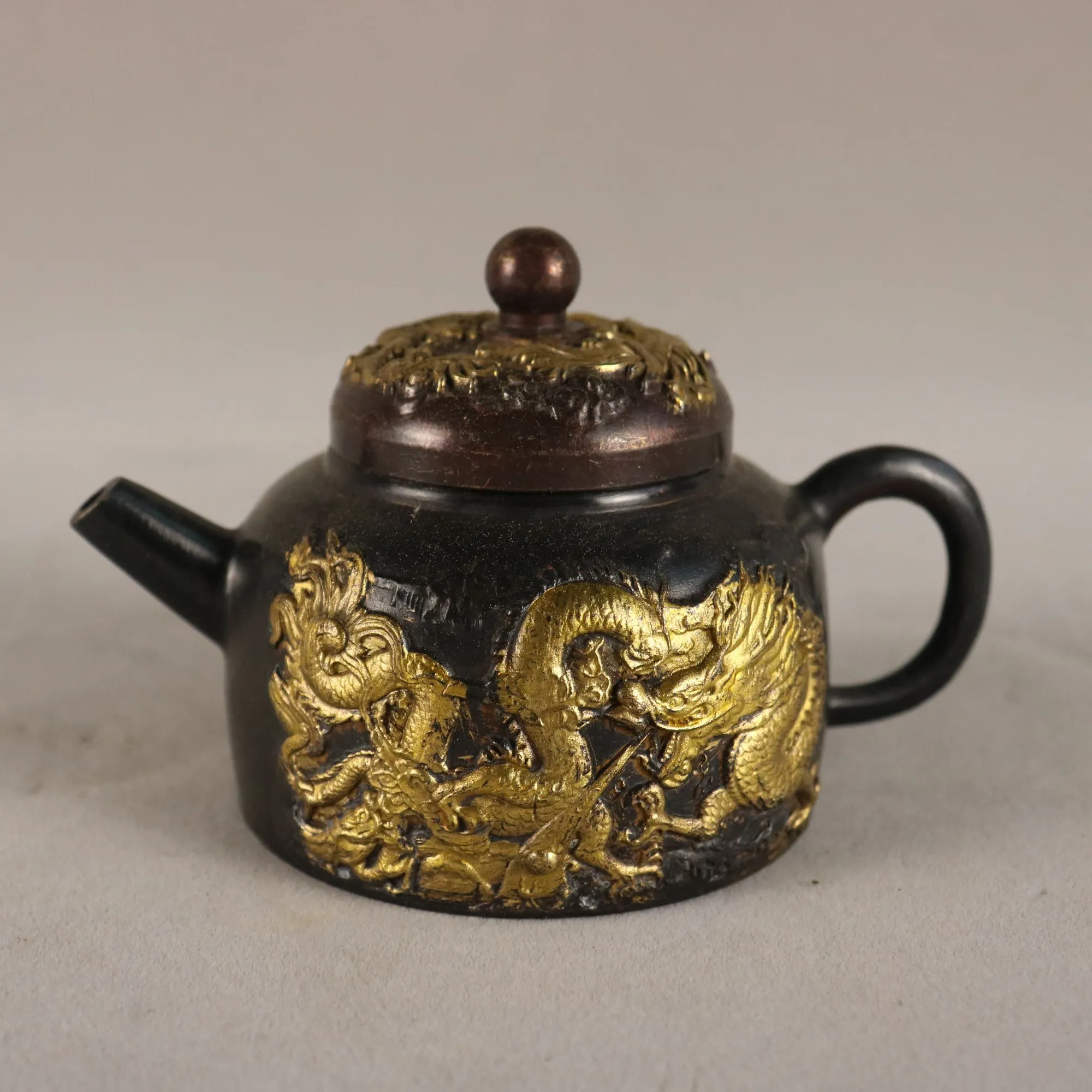 

5"Tibetan Temple Collection Old Brass Gilded Dragon Phoenix Pattern Kettle Teapot Amass wealth Ornaments Town house Exorcism