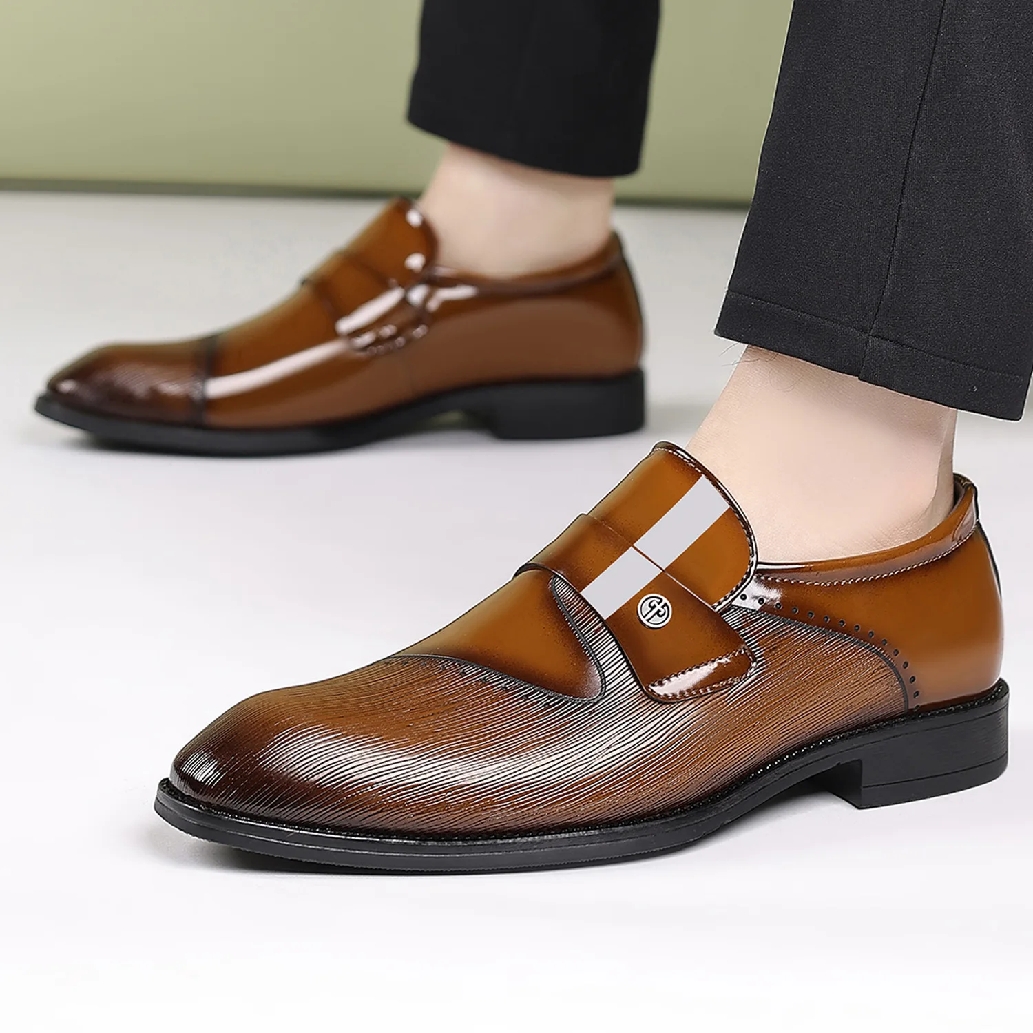 Luxury Mens Leather Shoes Retro Carved Lace-up Brogue Oxford Wedding Men Dress Shoes Male Formal Business Gentleman Office Shoes
