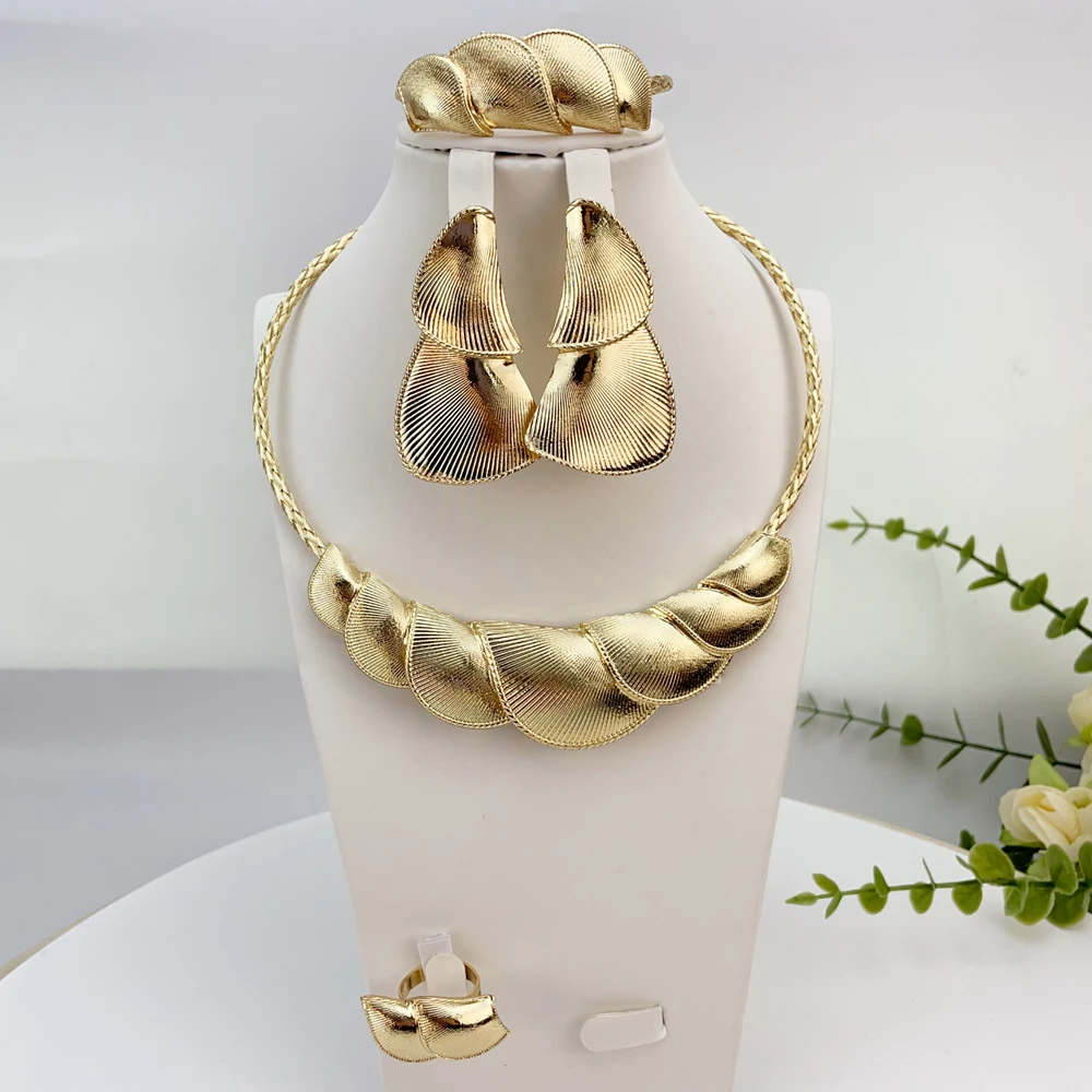 

Exquisite and fashionable high-end jewelry set, suitable for various parties, brides and weddings to wear FHK24493