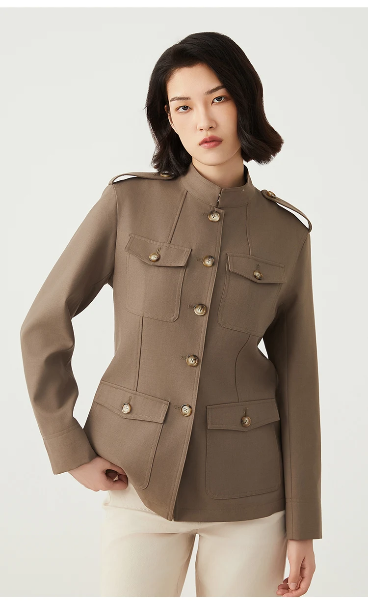 K2540W Luxuriöse Damen-Militärjacke aus Strukturiertem Wollmischgewebe mit Stehkragen, Tailliertem Schnitt und Eleganter Oberbekleidung – Detail 5