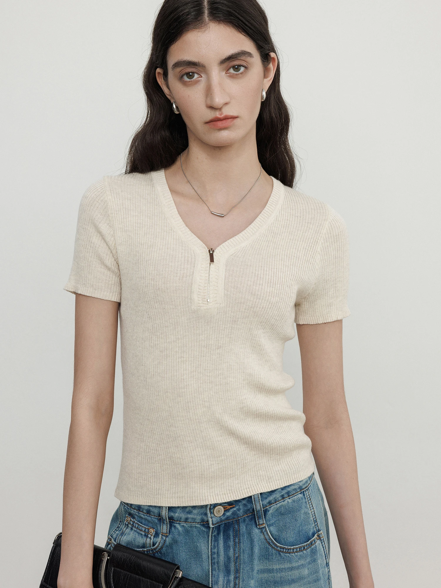 

Slim Fit V-Neck Knitwear Short Sleeve Women's Fashionable Design T-Shirt French Style Polyester Blend Casual Wear
