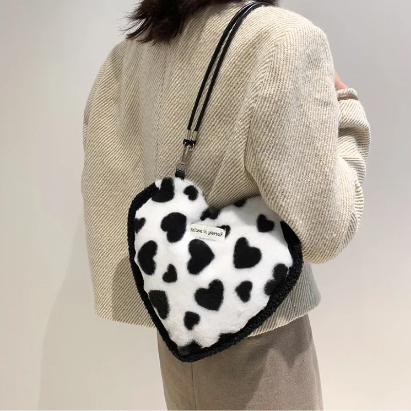 2023 New Fashion Heart Shape Plush Single Shoulder Bag Ladies Crossbody Bag Daily Lipstick Cosmetic Organizer Pouch Underarm Bag