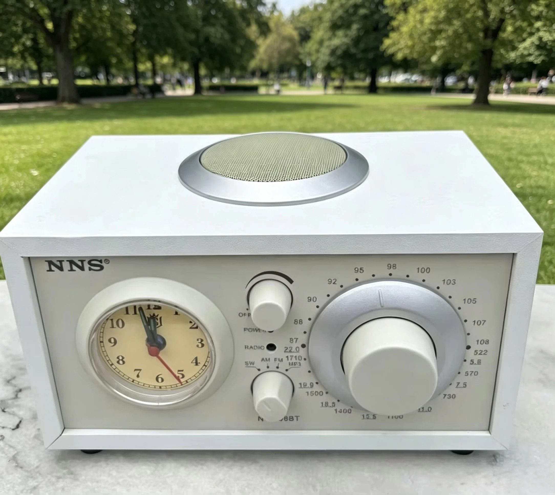 

Retro desktop radio rechargeable FM medium-wave short-wave Bluetooth plug-in card plug-in USB flash drive speaker all in one.