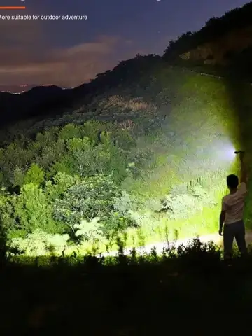 5000LM Powerful P70 Led Flashlights Ultra Bright Tactical Light Emergency Spotlights Telescopic Zoom Light Built-in Battery