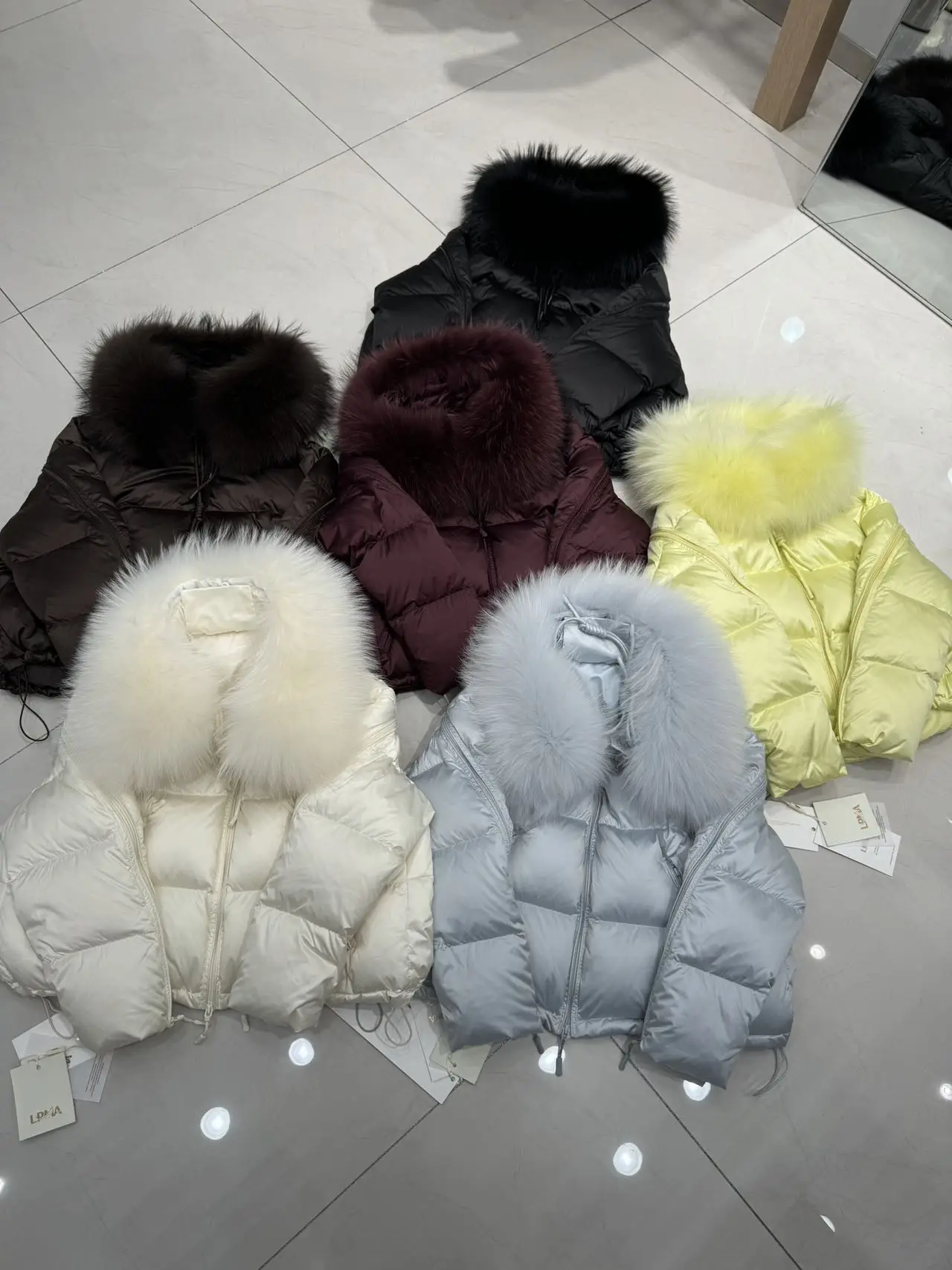 CX 2025 جديد سترة منفوخة الشتاء قصيرة انفصال طوق فو الفراء طوق سترة المرأة سميكة الأبيض بطة أسفل معطف الإناث