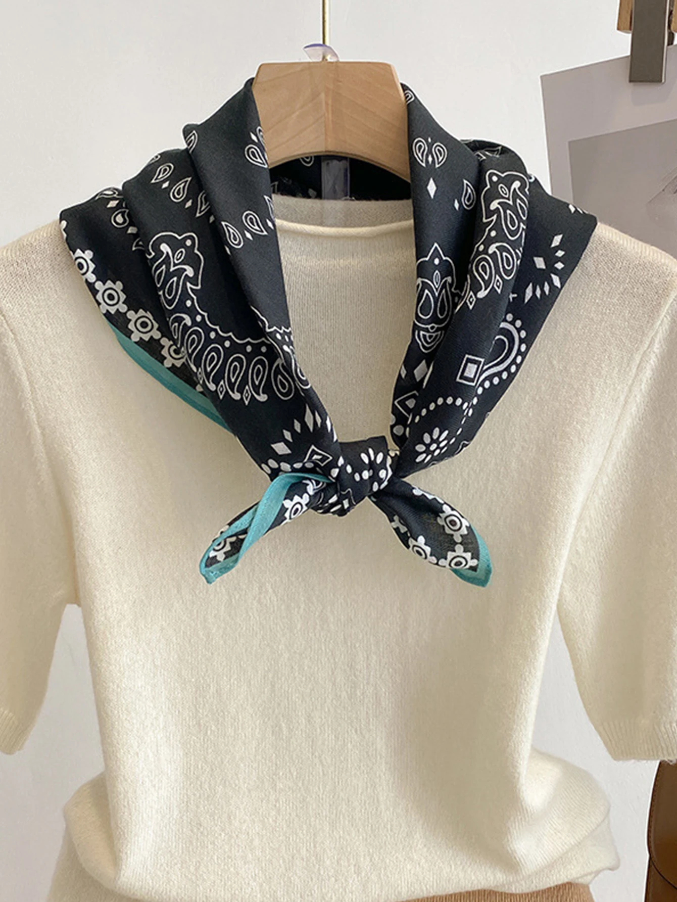 70 cm quadratischer Schal mit Cashew-Print für Damen, atmungsaktiv, Kunstseide, Bandana, luxuriöses weibliches Halstuch, modisches Hijab, Frühling/Sommer – Detail 9