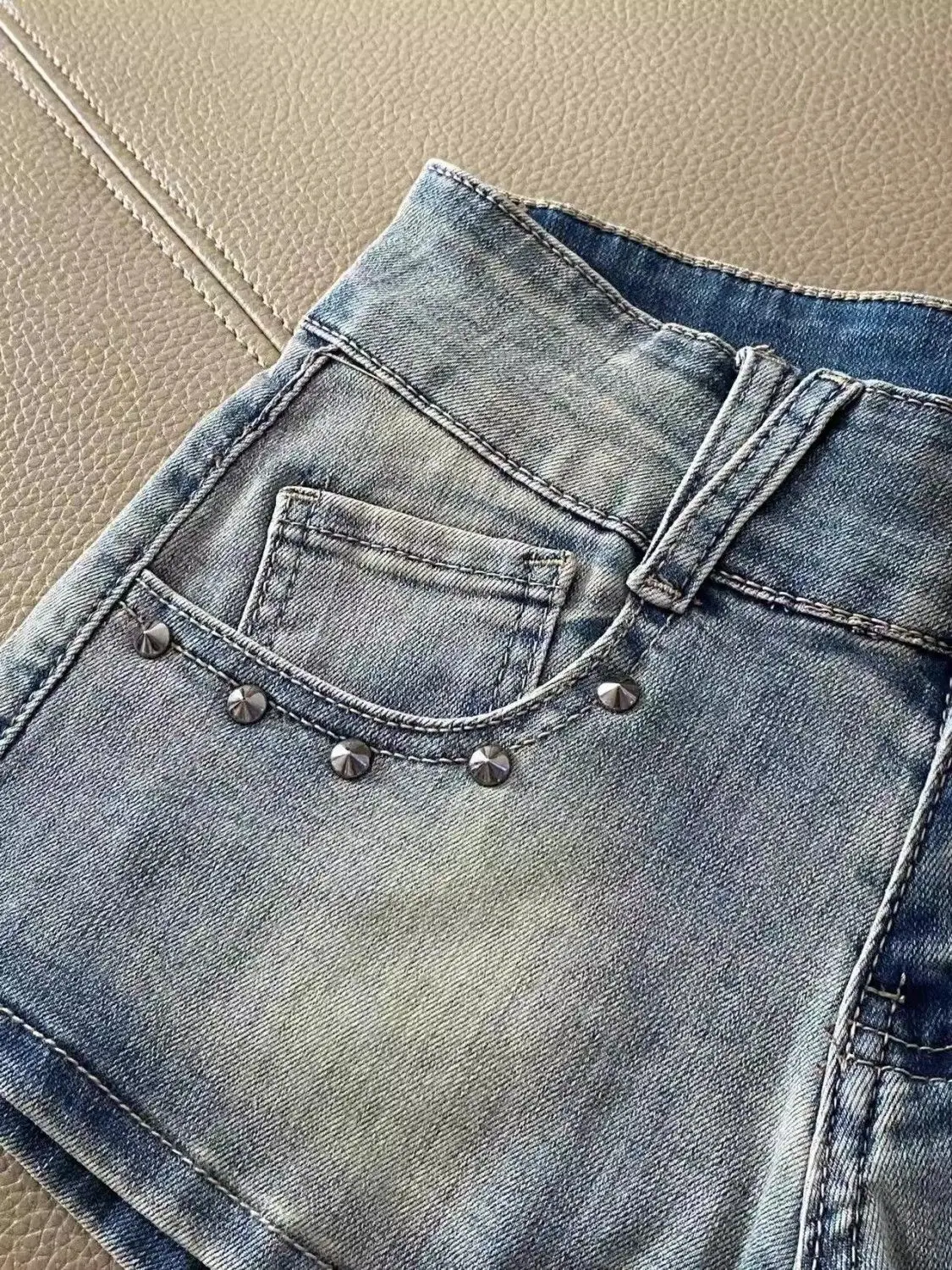 Retro Worn Rivet Denim Shorts Women's Summer New Low Waist Elastic Hip-wrapped A-word Jeans Hot Pants