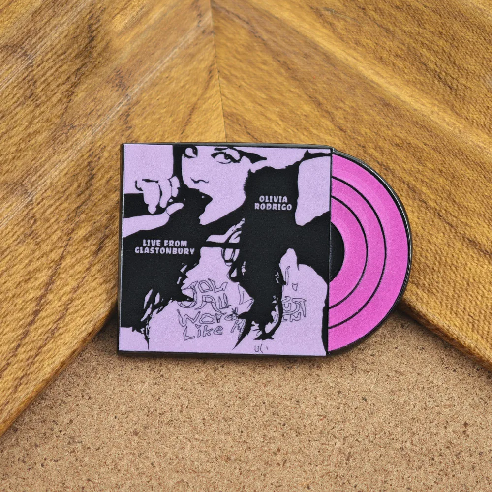 Olivia Rodrigo Brosche Lila Vinyl-Schallplatte Metall-Abzeichen Live From Glastonbury Emaille-Pin Pop-Musik-Fan-Geschenk Kleidungszubehör – Detail 8