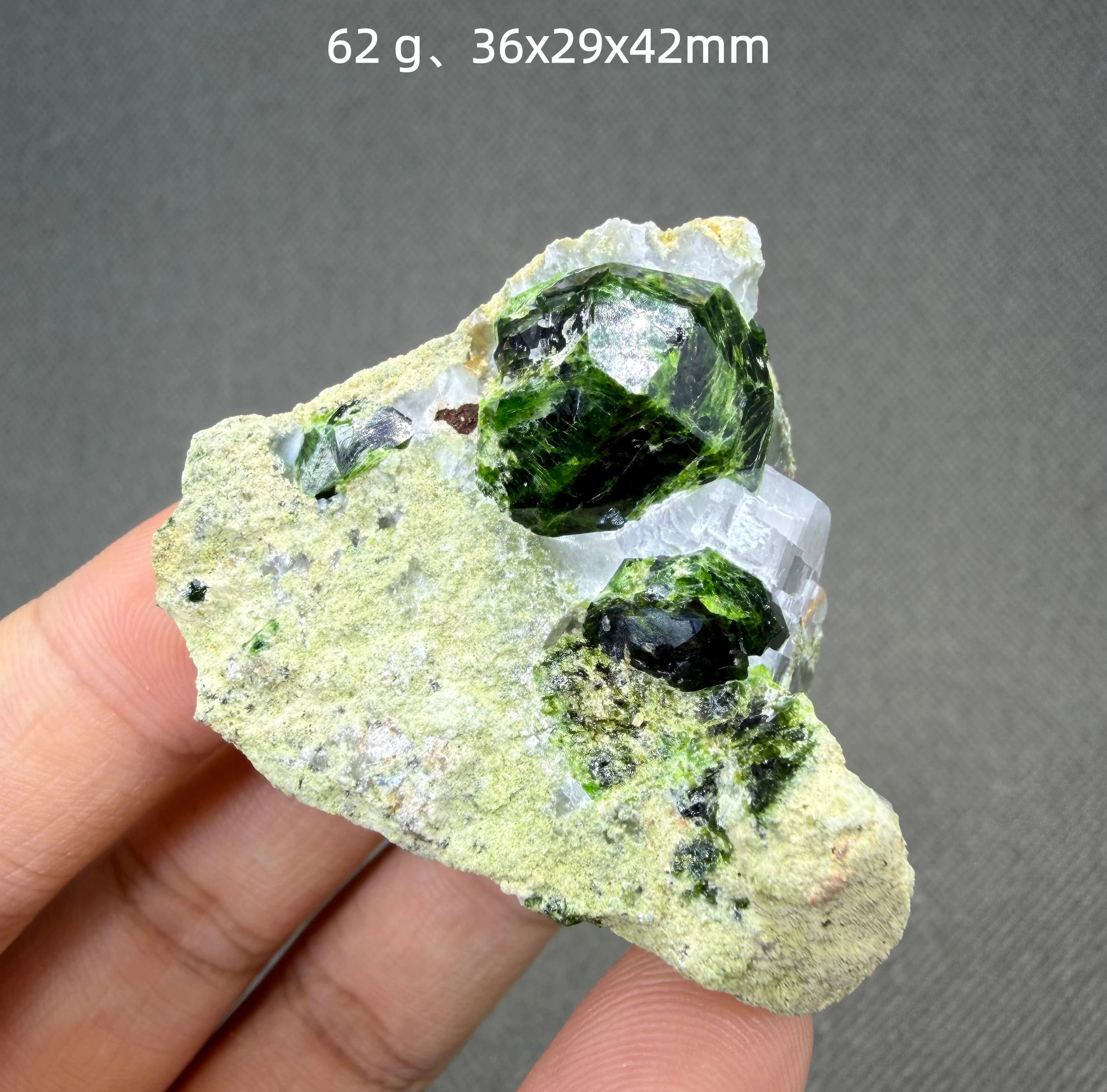 Cristaux de grenat demantoid naturel, Andradite verte, qualité de collection pour collectionneurs de minéraux