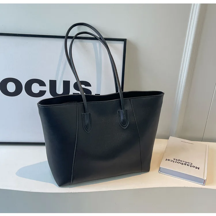 Minimally Casual Single Shoulder Bag for Women Light Luxury Niche High-End Large Capacity Commuting Tote Bag for Women