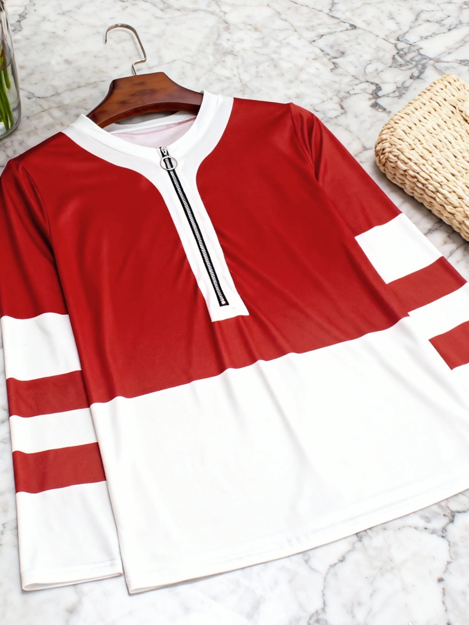 تي شيرت نسائي بأكمام طويلة، طباعة مخططة بألوان متعددة مع رقبة بسحاب، بلوزة أنيقة بمقاسات كبيرة