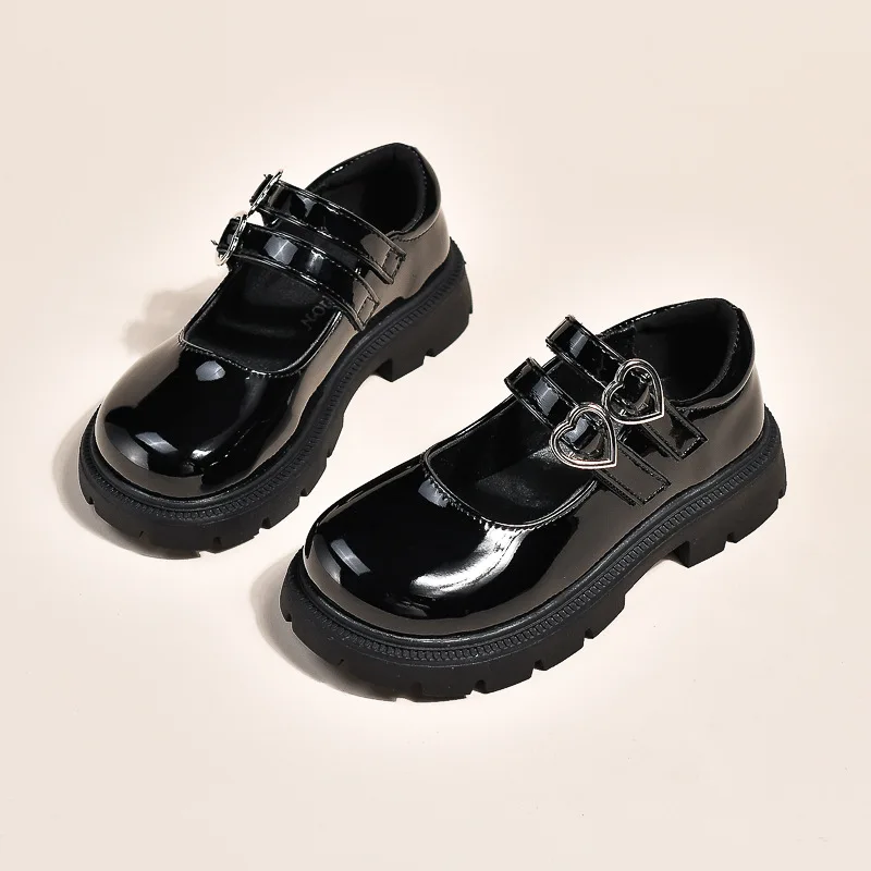 

2026 Spring Girls Leather Shoes for Party Wedding Glossy Matte Children Performance Shoes with Love Kids Princess Mary Jane Shoe