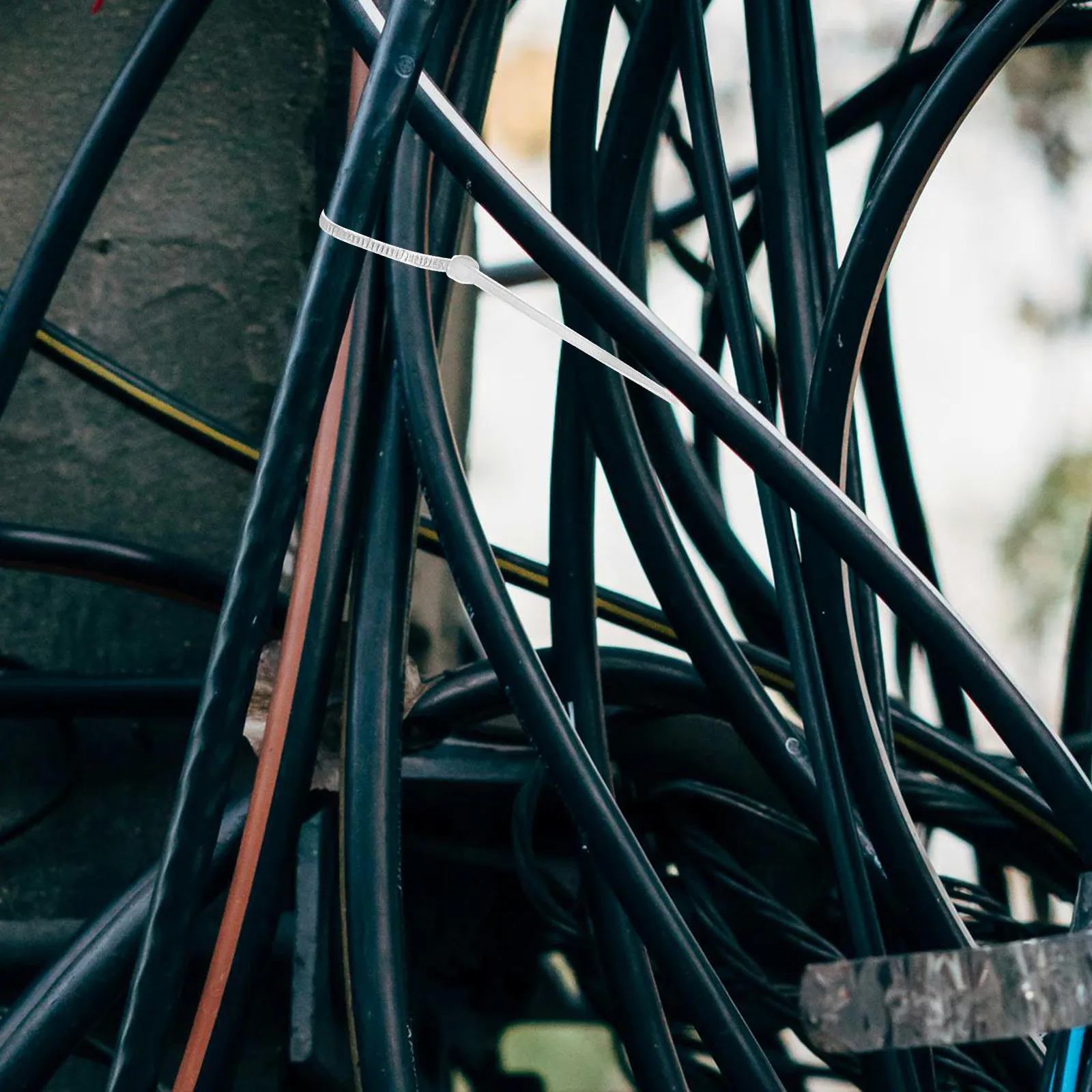 

500Pcs Self-Locking Zip Ties Heavy Duty Nylon Cable Ties for Cord Management Wire Organizer Adjustable Plant Support Fixing Tool