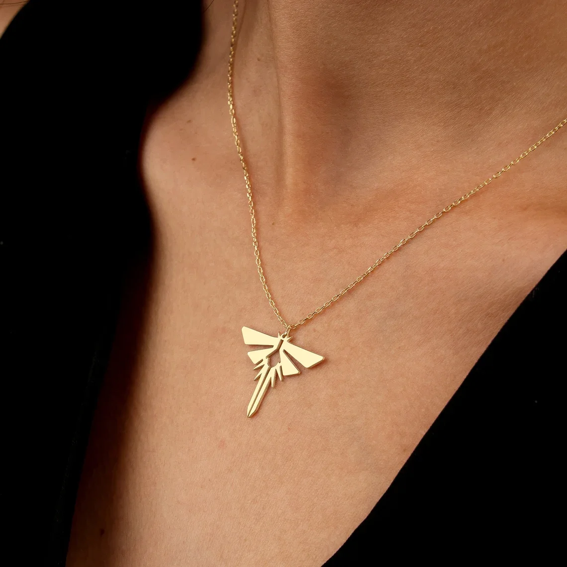 Stainless Steel Firefly Logo Pendant Necklace for Women Delicate Clavicle Chain Fashion Simple Jewelry Accessories Birthday Gift