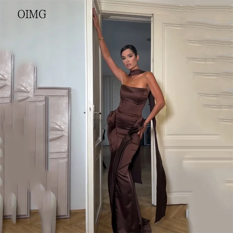 OIMG シックなブラウン ストラップレス マーメイド プロムドレス バックレス ティアード パーティードレス フロアレングス イブニングドレス ローブ ド ソワレ カスタマイズ