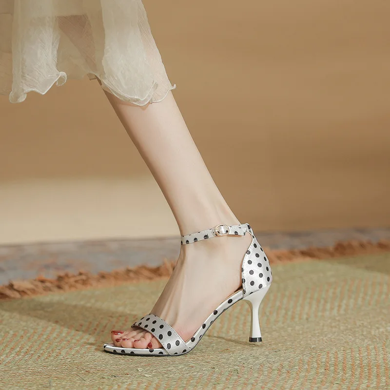 Sandalias de tacón alto con lunares para mujer, tallas pequeñas 30-44, zapatos de verano con tacón fino, talla grande, punta abierta, para fiesta, vestido, graduación
