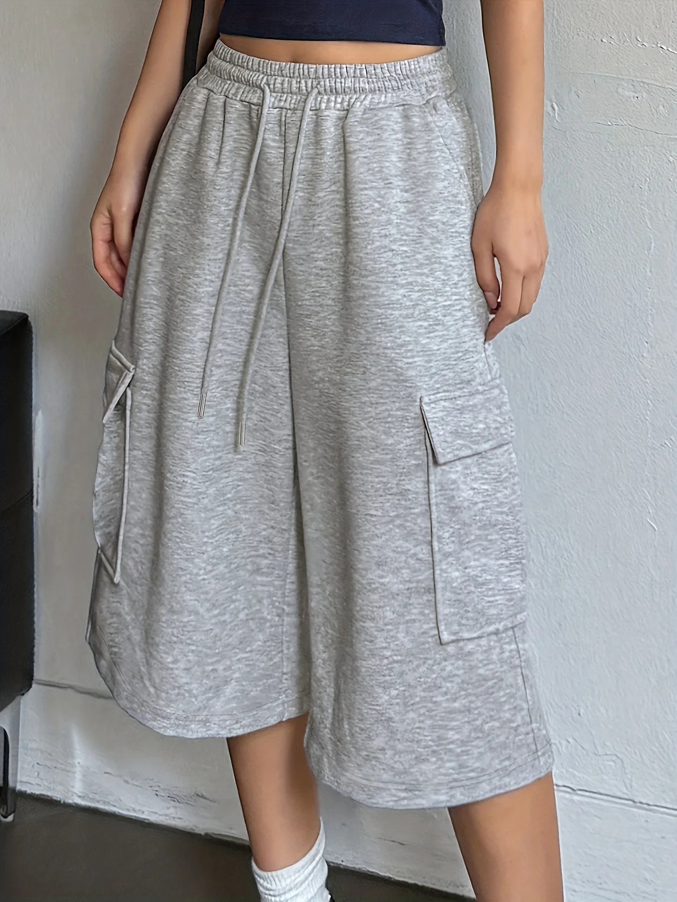 Women's Summer Big Pockets Drawstring Elastic Waist Loose Shorts
