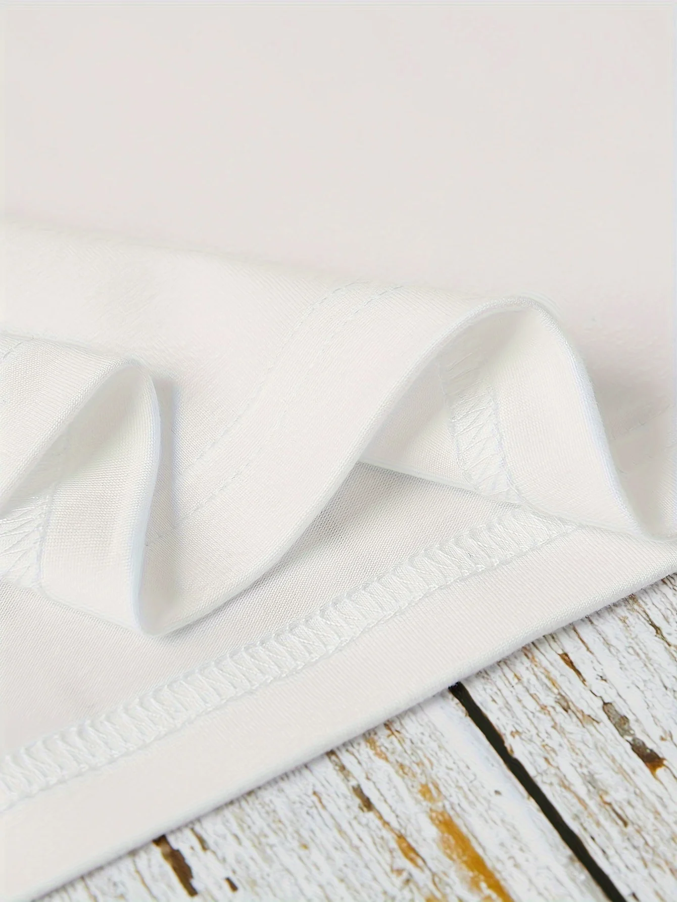 Corning pottery blue cornflower Graphic Print T-shirt, Short Sleeve Crew Neck Casual Top for Summer Spring Women's Clothing